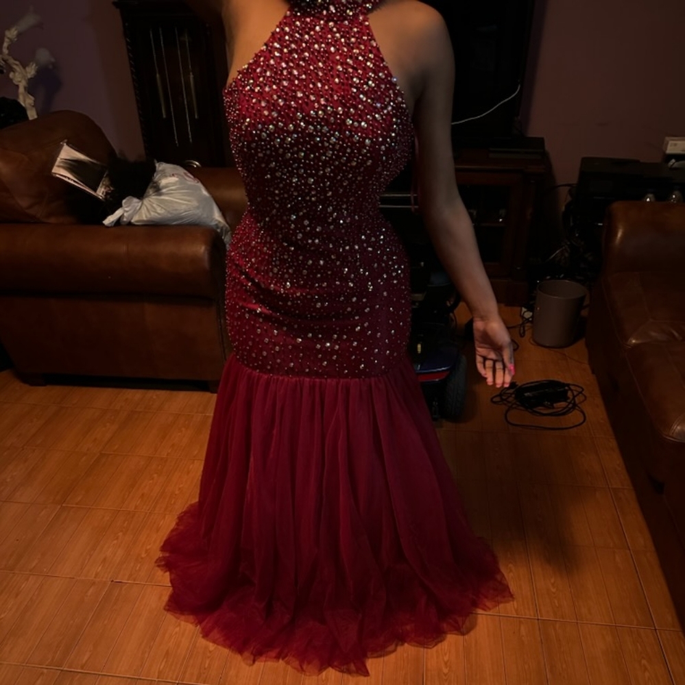 Chicas prom dress size large only worn for a few hours no miss stones like new